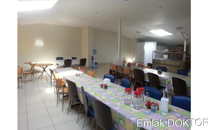 ÇEKMEKÖYDE PRESTİJLİ BİNADA TEK KATTA 1400 M2 KDV AVANTAJLI PLAZA KATI