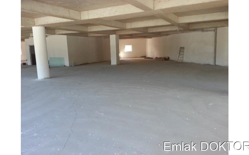 ÇEKMEKÖYDE PRESTİJLİ BİNADA TEK KATTA 1400 M2 KDV AVANTAJLI PLAZA KATI